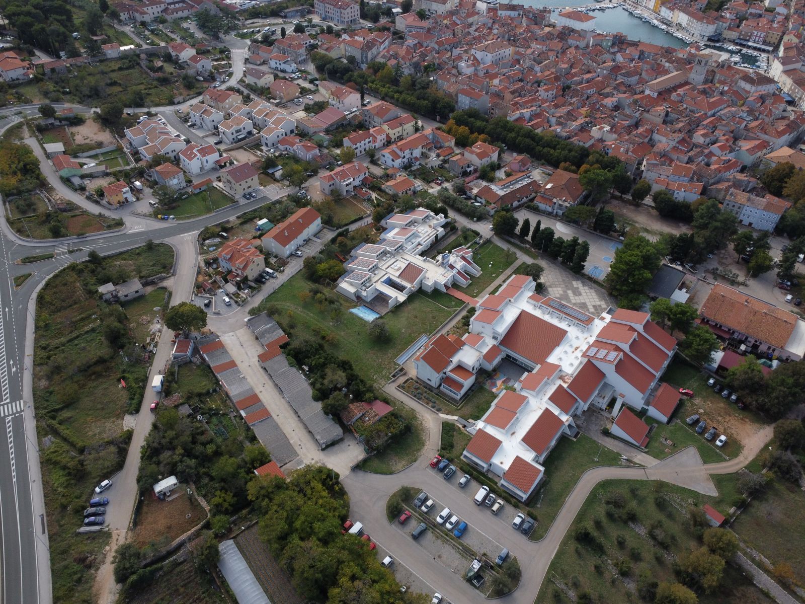 Ugradili smo solarnu elektranu na dječji vrtić u Cresu: Još jedan korak prema energetskoj tranziciji Ugradili smo solarnu elektranu na dječji vrtić u Cresu: Još jedan korak prema energetskoj tranziciji