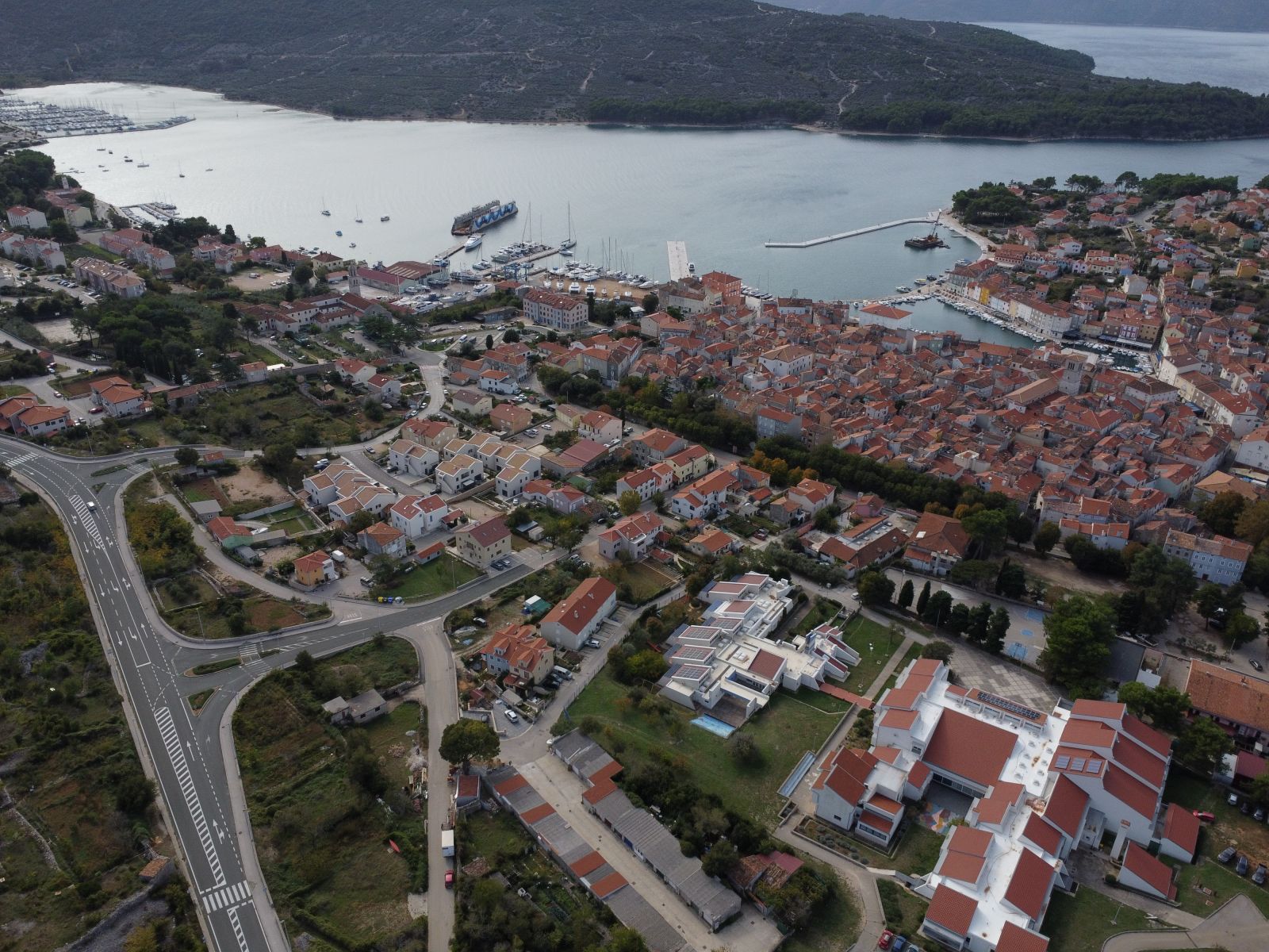 Ugradili smo solarnu elektranu na dječji vrtić u Cresu: Još jedan korak prema energetskoj tranziciji Ugradili smo solarnu elektranu na dječji vrtić u Cresu: Još jedan korak prema energetskoj tranziciji